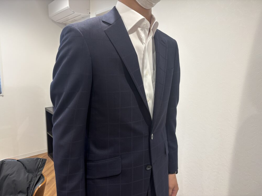 高身長を「武器」に変える。既製品では届かない、オーダースーツの黄金バランス